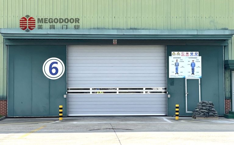 浦项制铁安装抗风硬质快速卷帘门缩略图 浦项制铁安装抗风硬质快速卷帘门缩略图