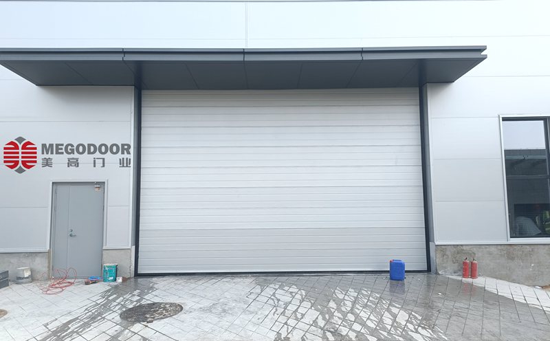 美高门业：专业供应张家港地区工厂用提升门，打造安全、节能、高效的工业出入口解决方案插图1