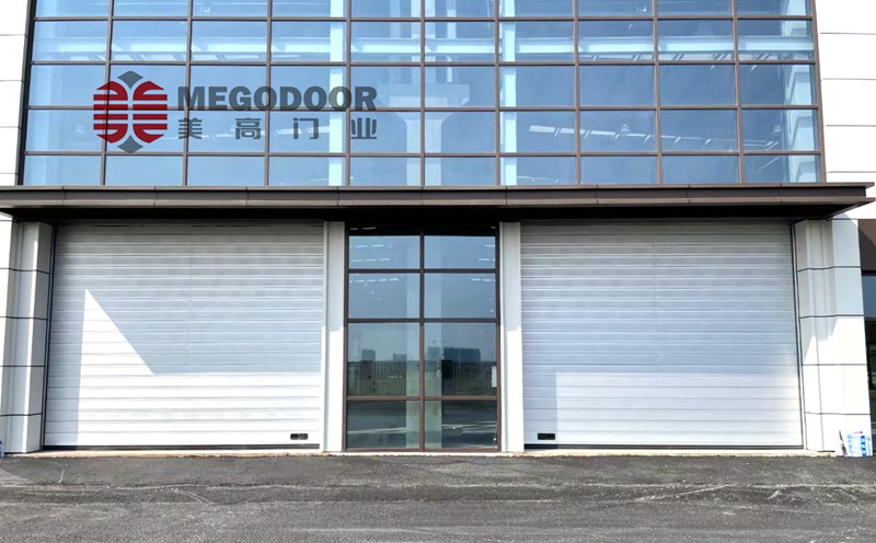 苏州涡轮轨道硬质快速门插图