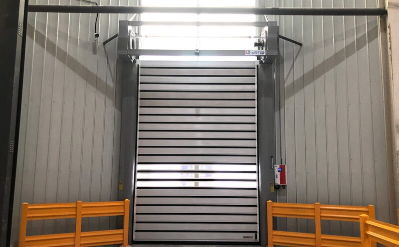 张家港螺旋式涡轮硬质快速门：工业通道高效解决方案插图