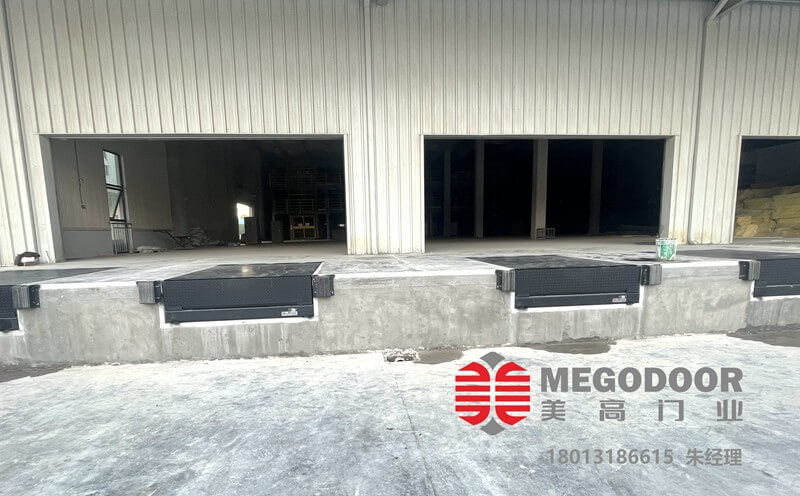 苏州码头液压升降卸货平台:高效、安全、智能的现代物流装卸解决方案插图2 苏州码头液压升降卸货平台:高效、安全、智能的现代物流装卸解决方案插图2