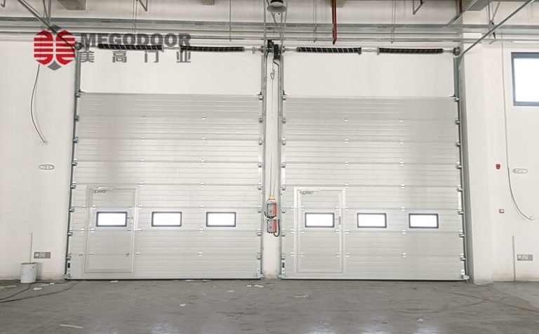 苏州吴江药厂保温工业提升门：制药行业环境控制的智能解决方案缩略图