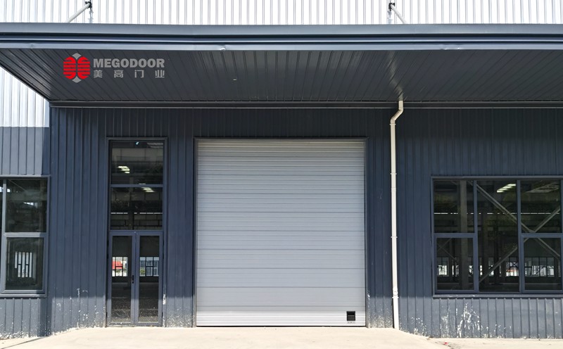 苏州智造工厂的门户革新：工业汽车车间提升门技术与应用插图1