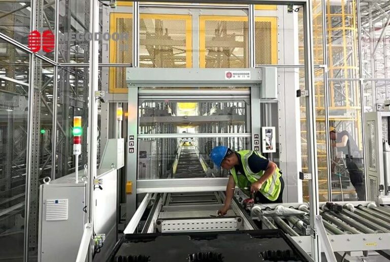 苏州防坠落卷帘门厂家—美高门业PVC卷帘门用于货梯口安全保护缩略图